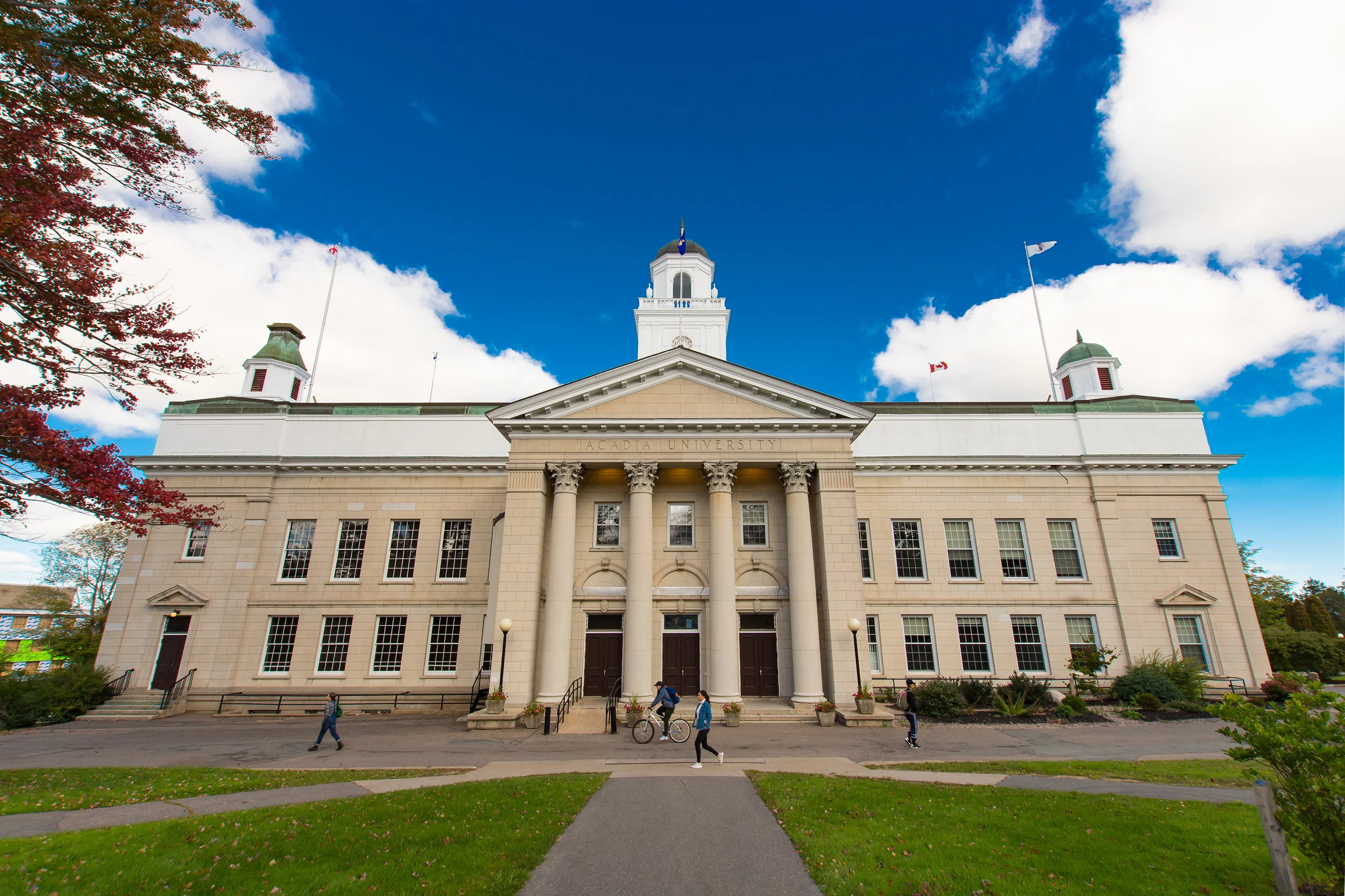 An image of Acadia University's Administration Building